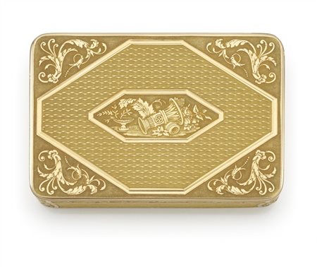 Snuff box in oro giallo guilloché con decoro a girali floreali su fondo sablé,