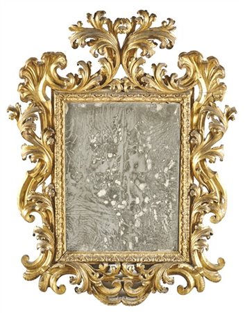 Specchiera con cornice in legno intagliato e dorato a volute fogliacee contrapp