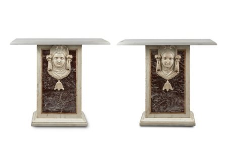 Coppia di console in marmi vari, sostegni a plinto decorati da volti muliebri s