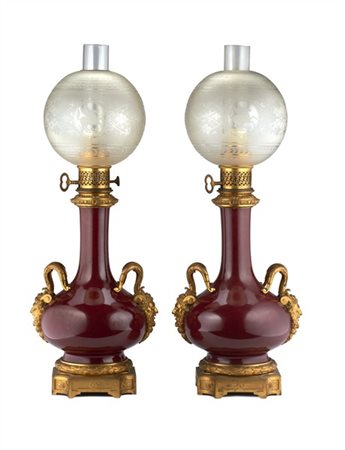 Maison Gagneau à Paris. Coppia di lampade ad olio in porcellana sangue di bue c