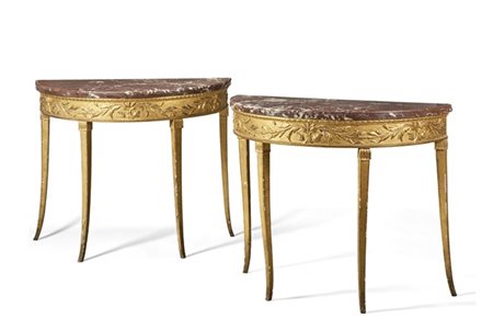 Coppia di console a demi-lune in legno intagliato e dorato