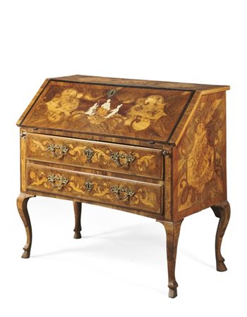 Ribalta lastronata in noce e radica, fronte a due cassetti decorati a motivi fl