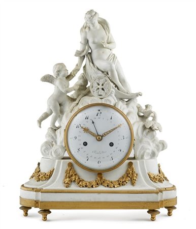 Rével à Paris.
Pendola d'appoggio in biscuit e bronzo dorato sormontata da Vene