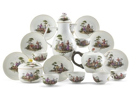 Manifattura di Meissen, secolo XVIII. Servizio in porcellana composto da caffet