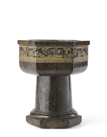 Coppa in marmo di forma esagonale con sostegno a colonna e fascia decorata da a