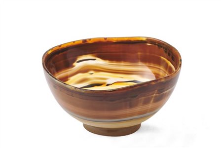 Piccola ciotola in agata striata con profilo mistilineo, base ovale (cm 11x5x9,
