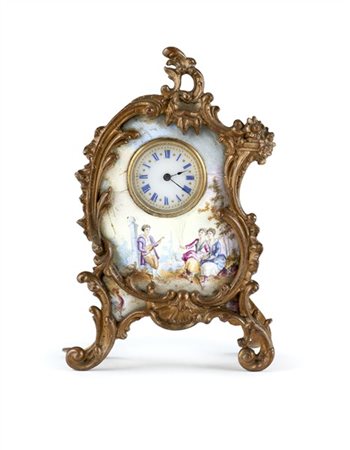 Orologio a paravento in bronzo dorato e smalti policromi a soggetto bucolico. Q