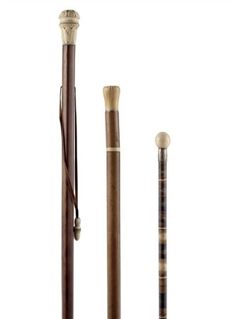 Arte del secolo XIX. Lotto composto da tre bastoni da passeggio con prese in av
