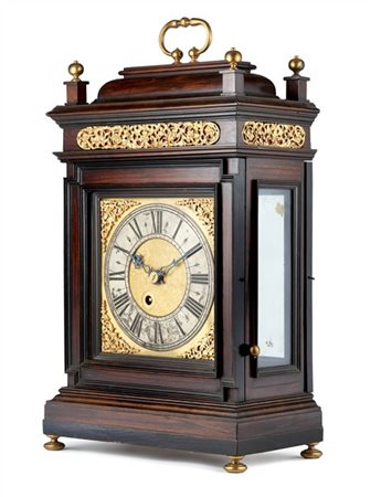 Pendola romana in legno con fregi in bronzo dorato, quadrante a fascia argentat