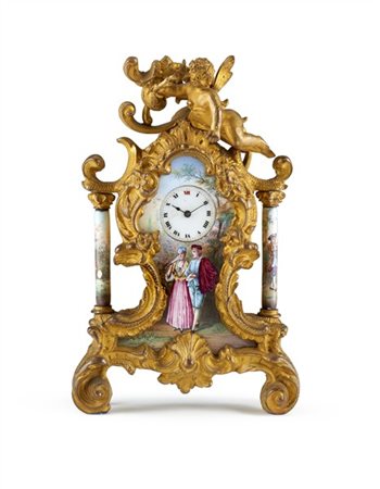 Pendoletta da scrivania in bronzo dorato e smalti policromi a soggetto galante.