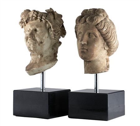 Due antiche teste in marmo scolpito dall'antico raffiguranti rispettivamente Ba