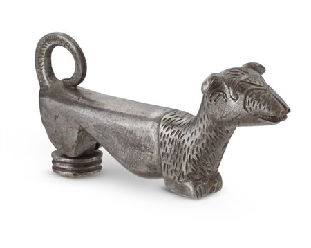 Arte del secolo XVI. Battente in ferro forgiato e inciso a foggia di animale sc