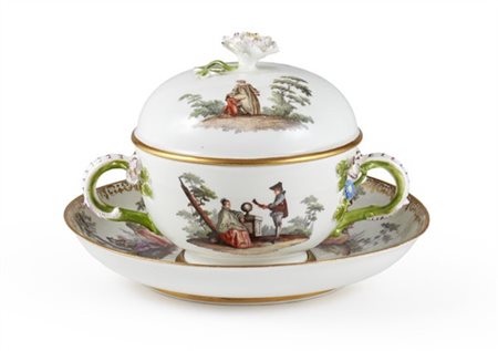 Manifattura di Meissen, inizio del secolo XIX. Tazza da brodo biansata con cope
