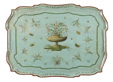 Vassoio con bordo mistilineo in legno laccato in policromia a foglie e farfalle