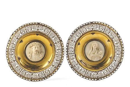 Arte del secolo XIX. Coppia di tondi con altorilievi raffiguranti Madonna ed Ec