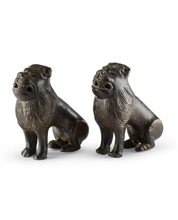 Arte dell'Europa settentrionale, secolo XV. Coppia di figure di leoni in ottone