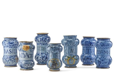 Manifattura dell'Italia centrale, secolo XVII-XVIII. Gruppo di sette diversi al