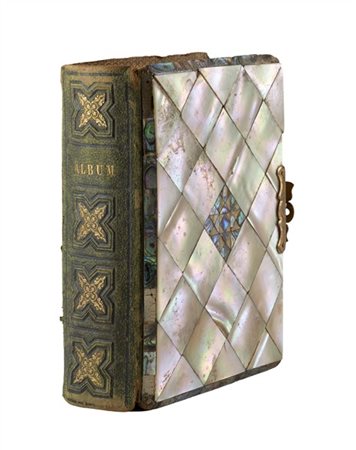 Piccolo album di fotografie "du Prince et Princesse de Caraman Chimay" con vent