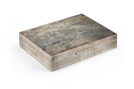 FEDERICO BUCCELLATI
Scatola rettangolare in argento con coperchio inciso raffig