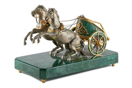 Biga in argento dorato e malachite trainata da due cavalli rampanti su base ott