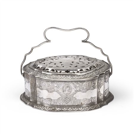 Scaldino in argento con coperchio traforato a motivi stilizzati, fascia incisa