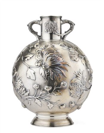 Mario Buccellati Vaso biansato in argento con corpo globulare interamente inciso