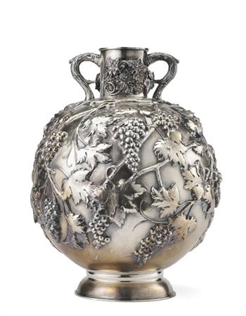 Mario Buccellati Vaso biansato in argento con corpo globulare interamente inciso