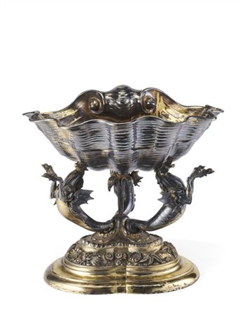 Grande centrotavola in argento e vermeil con vasca in forma di valva di conchig