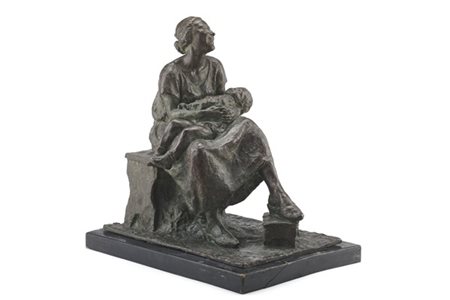 Franco Bargiggia "La giocondità" 
scultura in bronzo su base in legno (cm 41x24x