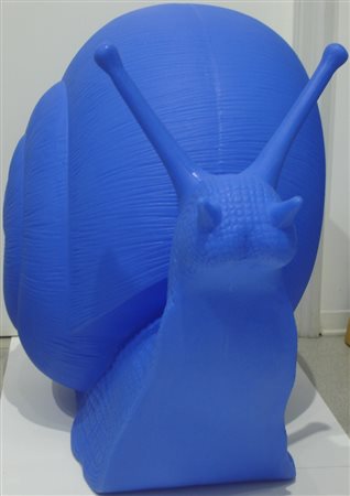 CRACKING ART GROUP CHIOCCIOLA MULTIPLO IN PLASTICA cm 110 x 65 x 82 Alla base...