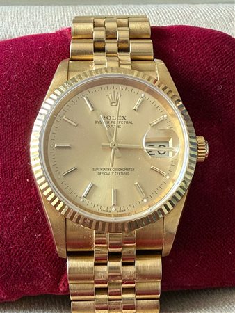 Rolex Oyster Perpetual Date 15238