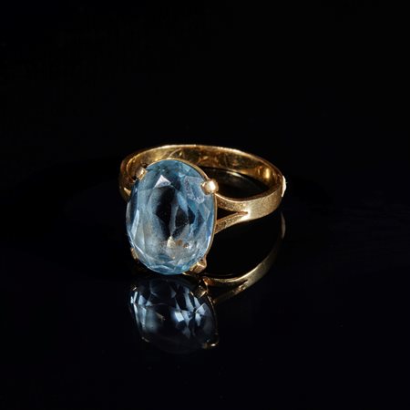  
Anello in oro giallo 
 