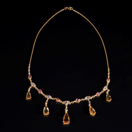  
Collana in argento dorato 
 