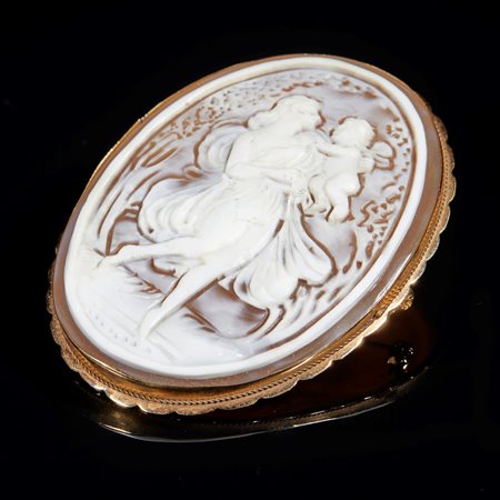  
Spilla in oro giallo 
 