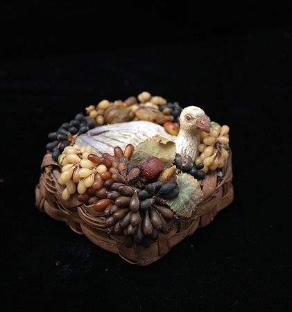 Cestino con uva e colomba