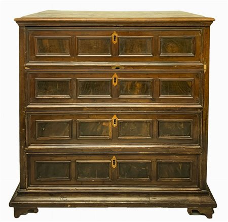 Cassettone in legno di noce, fine XVII secolo. Emilia.