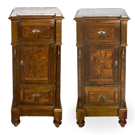 Coppia di comodini in radica di noce