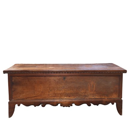 Cassapanca in noce, 19° secolo