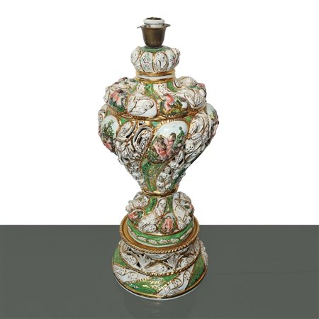 Capodimonte - Lume elettrificato nei toni del bianco e del verde con putti