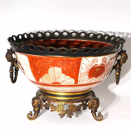 Grande ciotola giapponese in porcellana imari