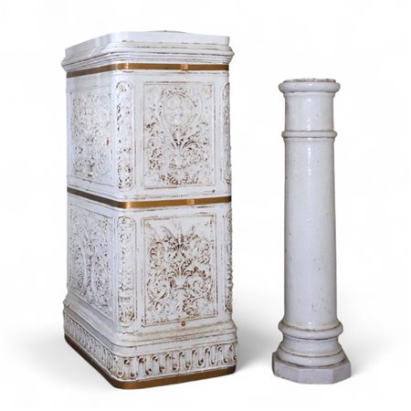 Stufa in maiolica bianca