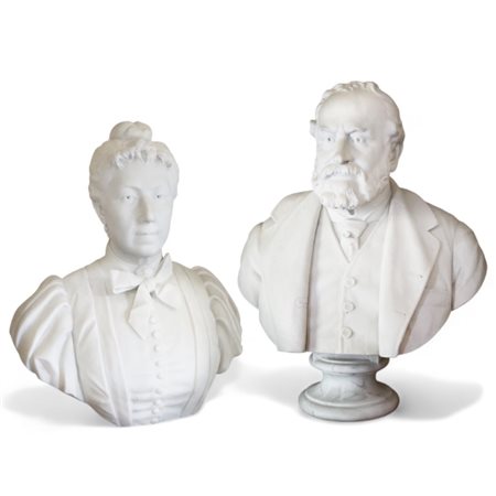 Romano Mignini, (Perugia 1856-1918), Coppia di busti in marmo bianco scolpito su basi circolari con plinto