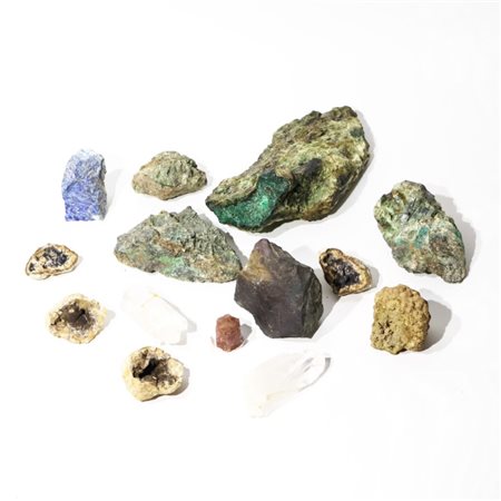 Lotto di quattordici minerali