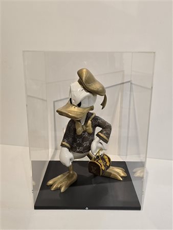 UMBERTO ZIVE, 40X 40 X28 cm, scultura a tecnica mista, spray acrilici su PVC...