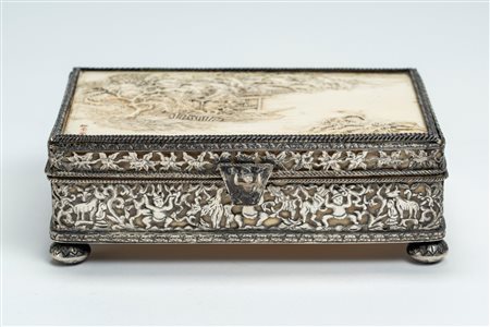 ☼ Scatola in avorio e argento. Giappone, periodo Meiji (1868–1912)