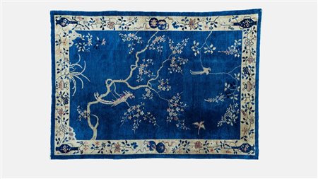 Tappeto Pechino a fondo blu con ramo fiorito e volatile 