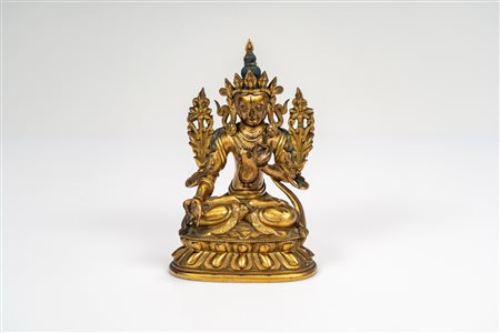 Scultura in bronzo dorato, finemente cesellata e con tracce di colore, raffigurante Tara Verde. Cina, secolo XVIII