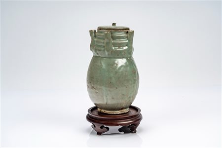 Vaso con coperchio con invetriatura azzurra/celadon e cinque beccucci. Cina, dinastia Song/Yuan, secoli XIII/XIV