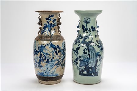 Due vasi in porcellana decorati in blu sottosmalto. Cina, fine dinastia Qing