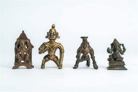 Lotto di quattro piccole sculture in ottone/bronzo due raffiguranti Krishna bambino nell'atto di rubare il burro, una raffigurate Ganesha e un'altra raffigurante figura ascetica. India, secolo XIX